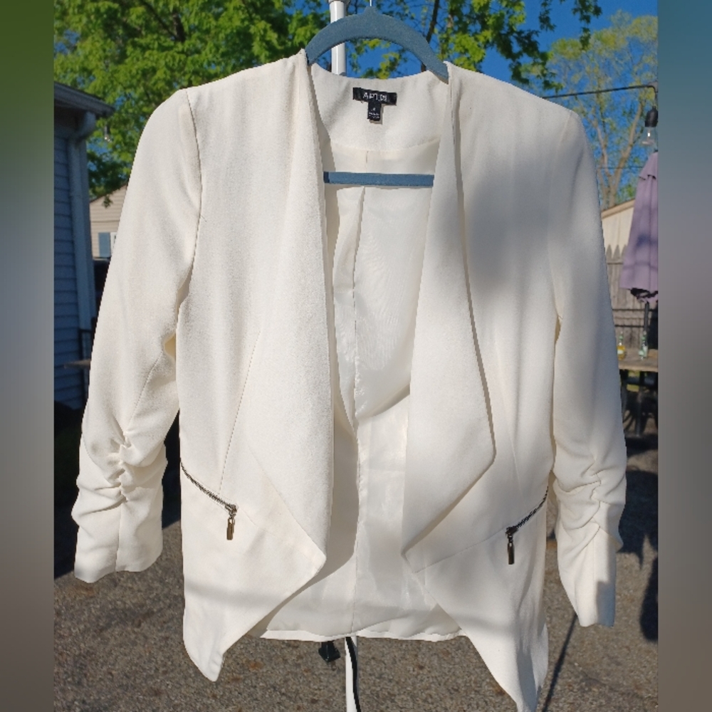 Apt. 9 White Blazer with Soft Linen Texture
